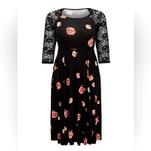 Like New Torrid Sz 2(18-20) Black Floral SS Skater Dress W/Lace Sleeves